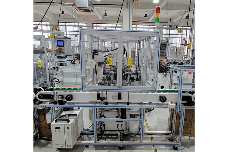 Máquina bobinadora de alta velocidad de rotor con línea transportadora